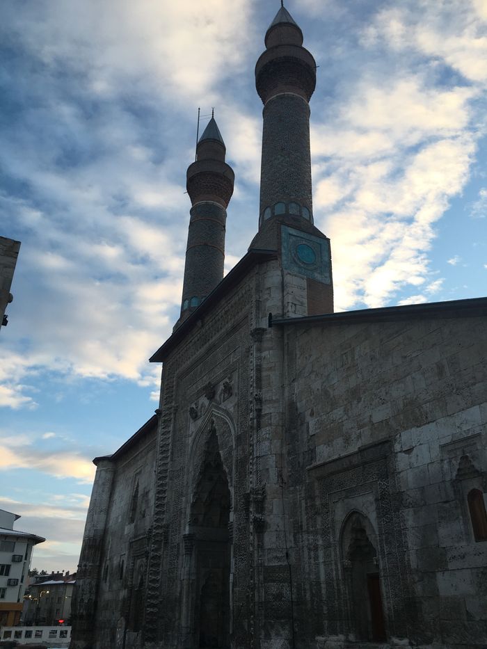 Üçkilisenin Garip ve Acayip Özelliği